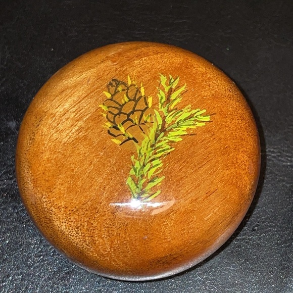 Vintage hand-carved handpainted  Myrtlewood paperweight from Oregon - Picture 4 of 4
